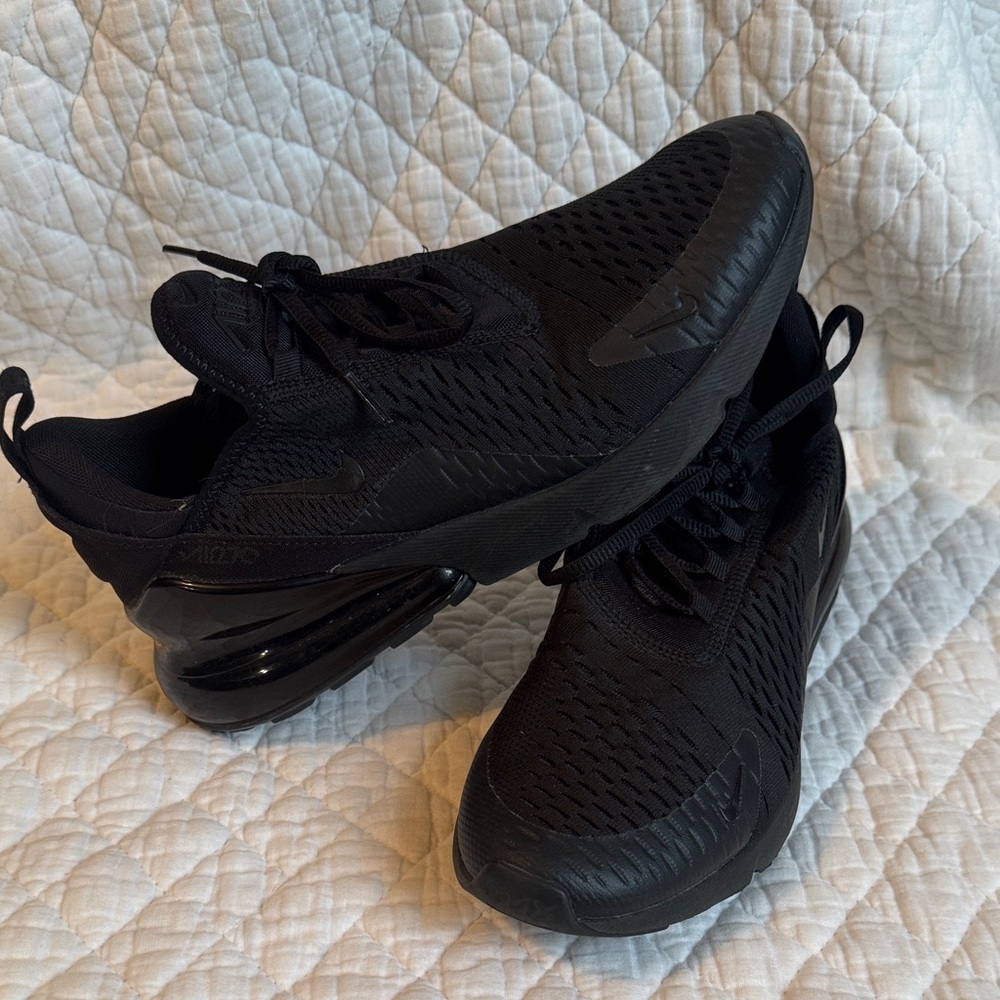 Nike Men’s All-Black 270 Air Max
